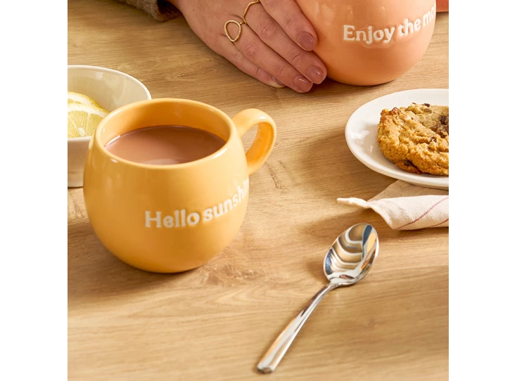 Beker 42cl "Hello sunshine" oranje Muggies sfeerfoto