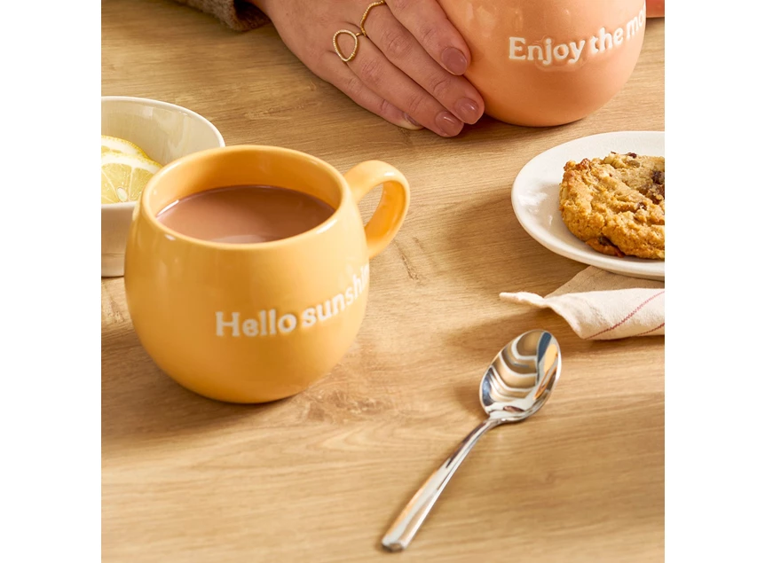 Beker 42cl "Hello sunshine" oranje Muggies sfeerfoto