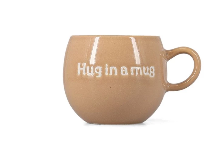 Beker 42cl "Hug in a mug" bruin Muggies