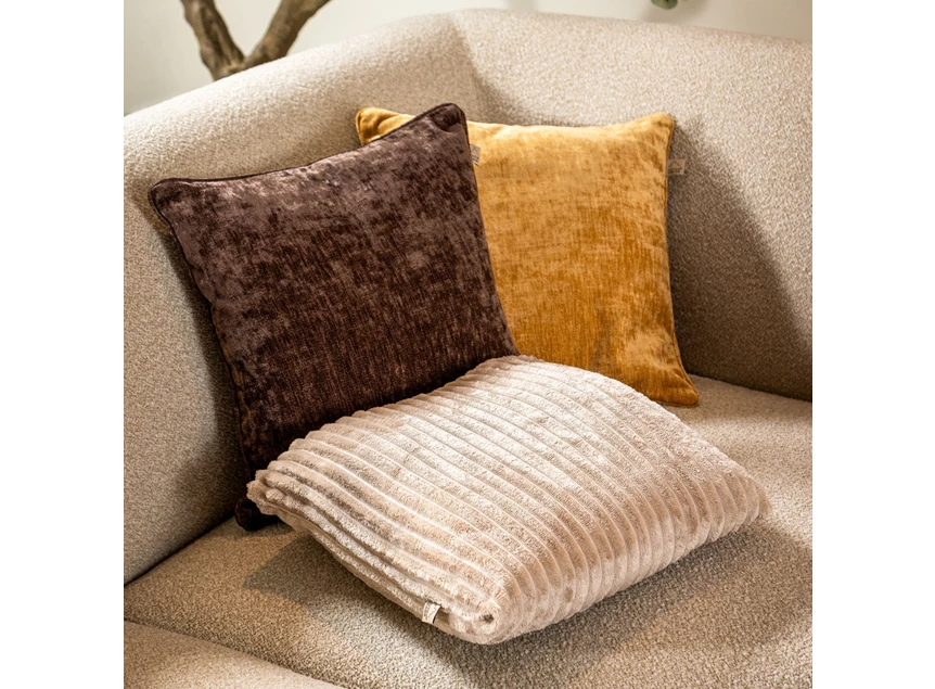 lewy sierkussen 45x45 chai tea sfeerfoto