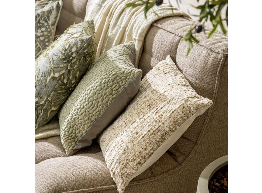 lauro sierkussen 45x45 sage green sfeerfoto