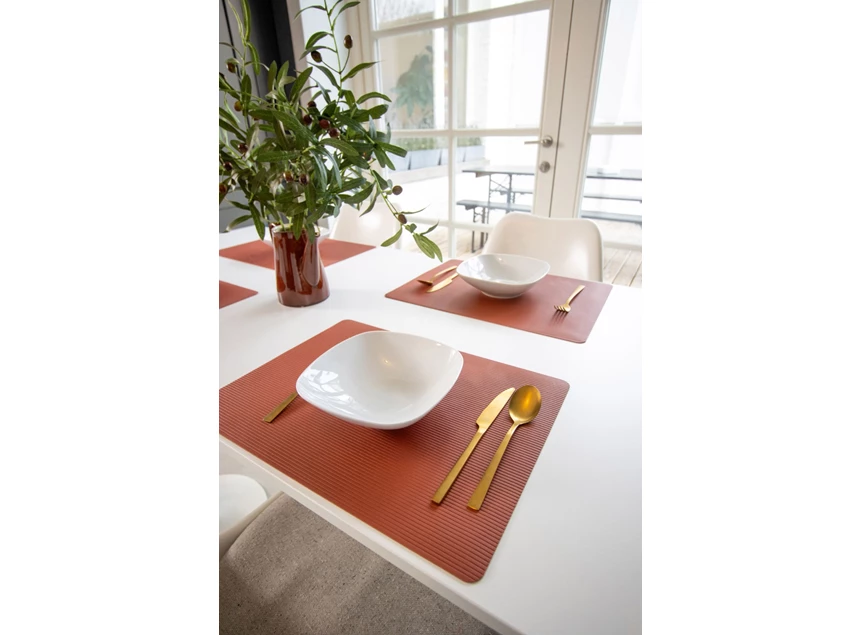 placemat ribbo terracotta 33x45 sfeerfoto