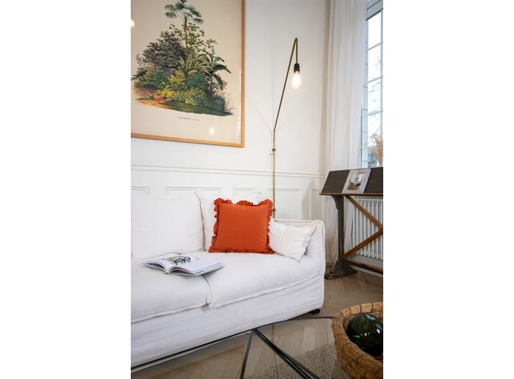 ruffle edge kussen abby terracotta sfeerfoto