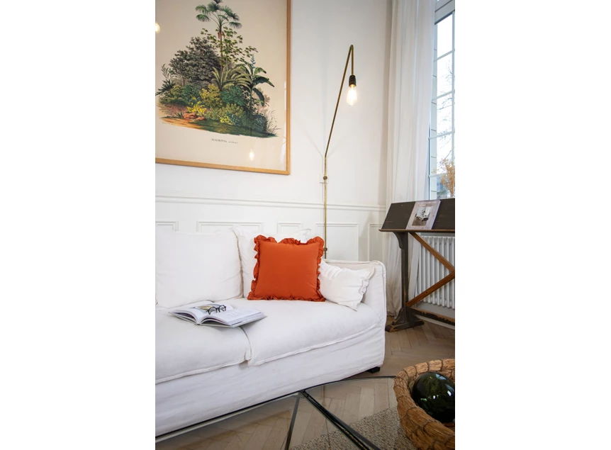 ruffle edge kussen abby terracotta sfeerfoto