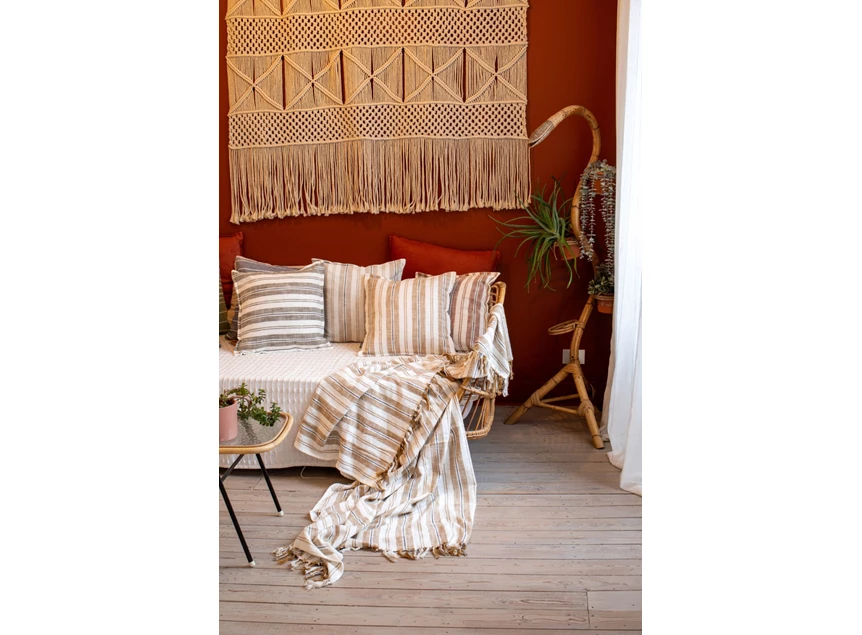 streep kussen indira teracotta sfeerfoto