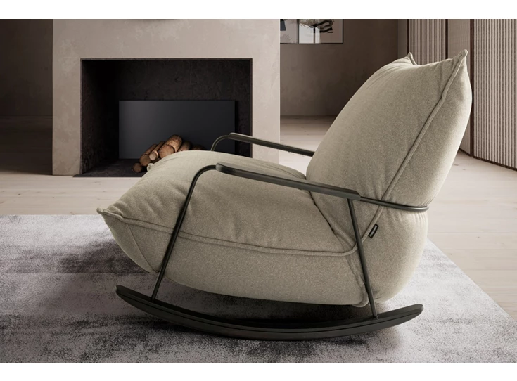 Zijkant sfeerfoto Schommelstoel Fluffy stof beige D073110B Designwerk