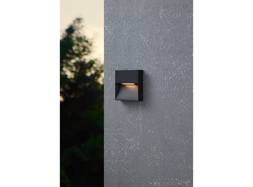 LED buitenwandlamp MARUGGIO schwarz sfeerfoto