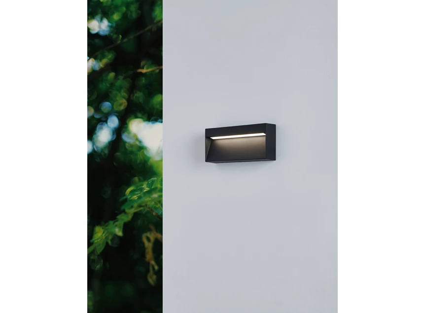 LED buitenwandlamp MARUGGIO schwarz sfeerfoto