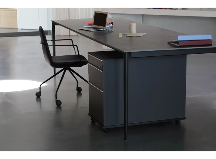 Sfeerfoto Bureaustoel Office Chair Rafael kunstleder zwart Joli