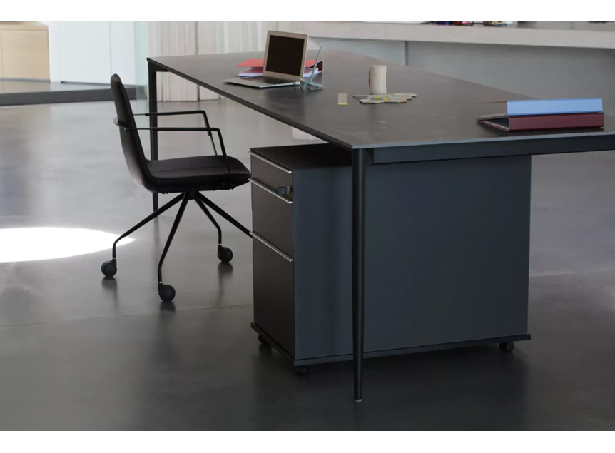 Sfeerfoto Bureaustoel Office Chair Rafael kunstleder zwart Joli