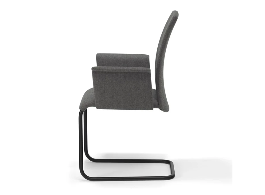 Zijkant Armstoel Luma 2063 stof donkergrijs poot zwart Draenert