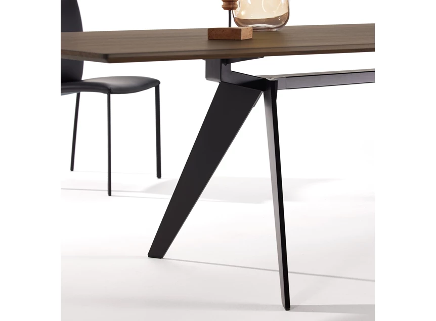 Detail onderstel Verlengbare eettafel Atlas 1280 base 5 massief eik tobacco Draenert