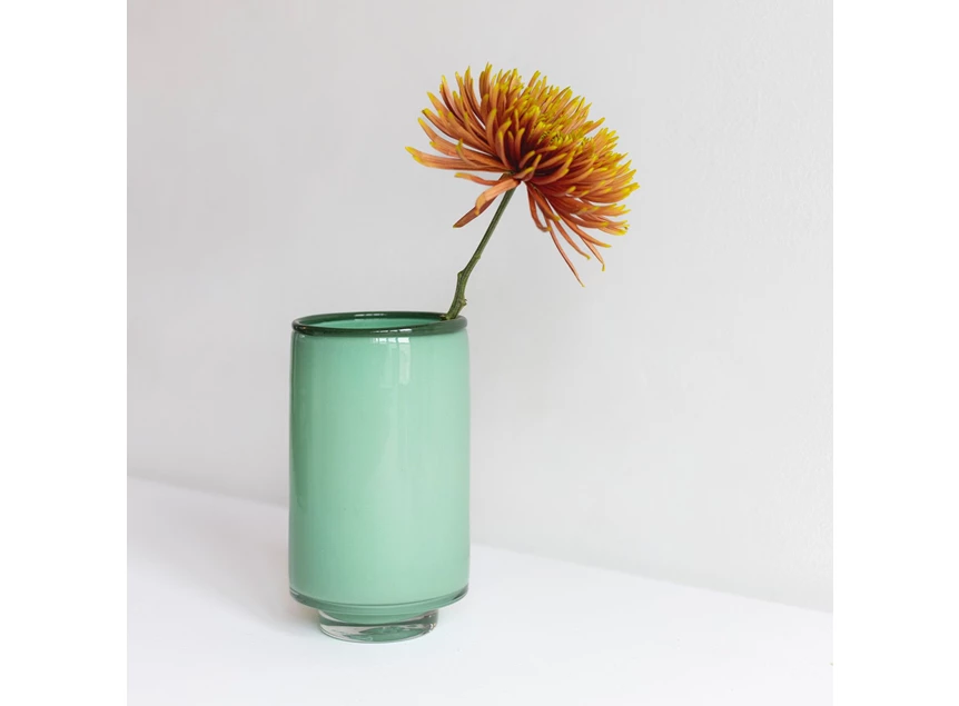 Vase 12xh21.5cm pistachio groen Milo ONA met bloem