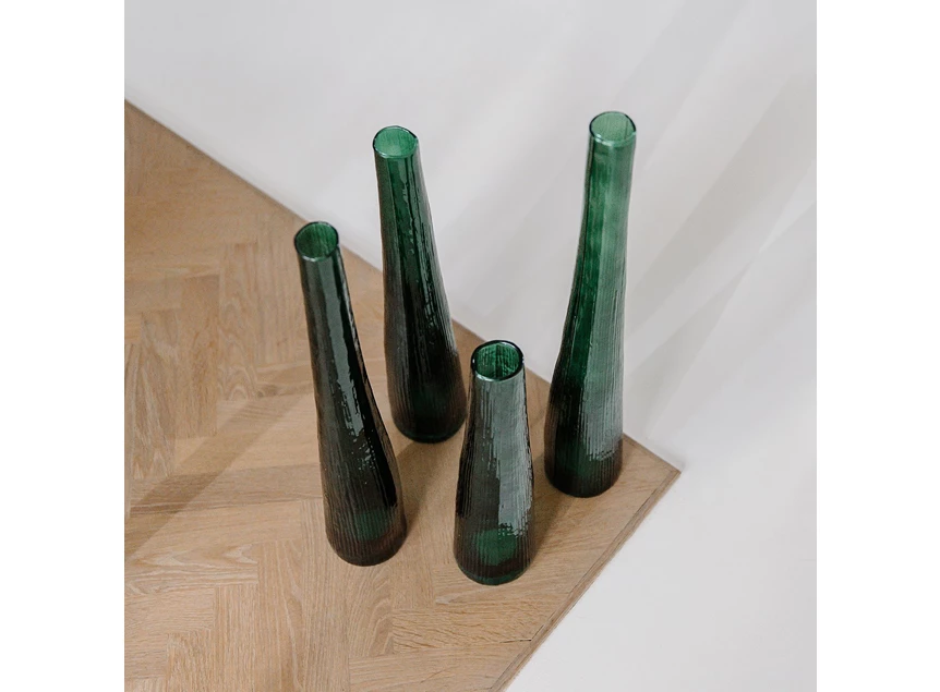 Vaas 9xh55cm donkergroen Twig sfeerfoto