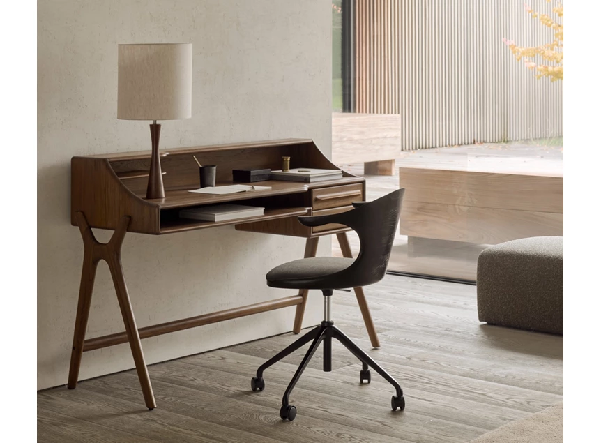 Sfeerfoto Bureaustoel Teak Flow Dark Brown Office Chair With Weels 10582 Ethnicraft