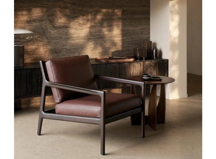 Sfeerfoto Bijzetzetel Mahogany Jack Dark Brown Lounge Chair Burgundy Leather 35106 Ethnicraft
