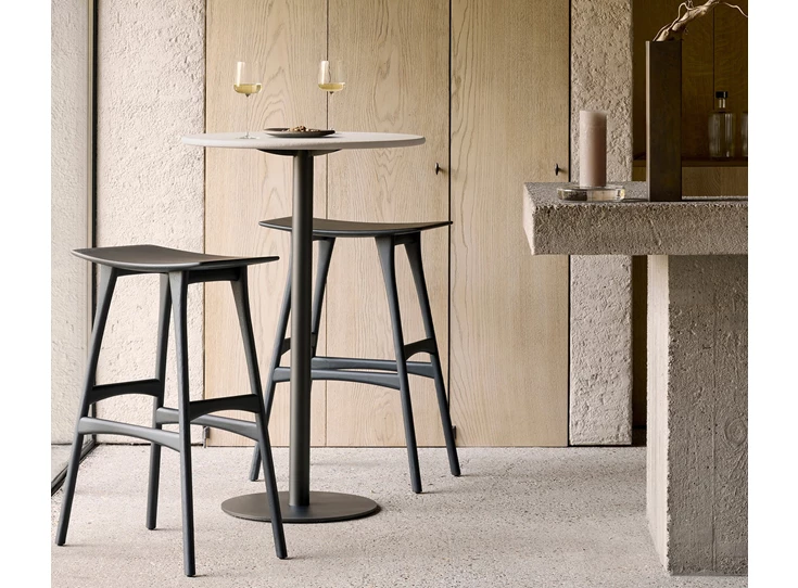Sfeerfoto Bartafel Blend Round Bar Table Top Microcement Off White 26517 Ethnicraft