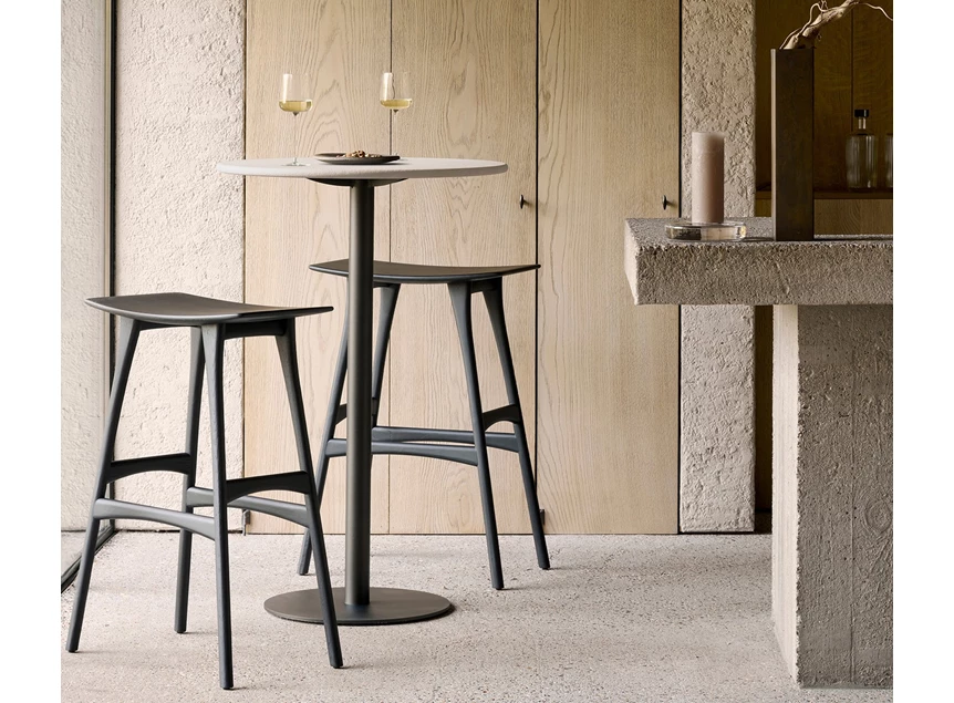 Sfeerfoto Bartafel Blend Round Bar Table Top Microcement Off White 26517 Ethnicraft