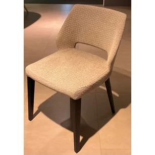 stoel en Lena toonzaalmodellen