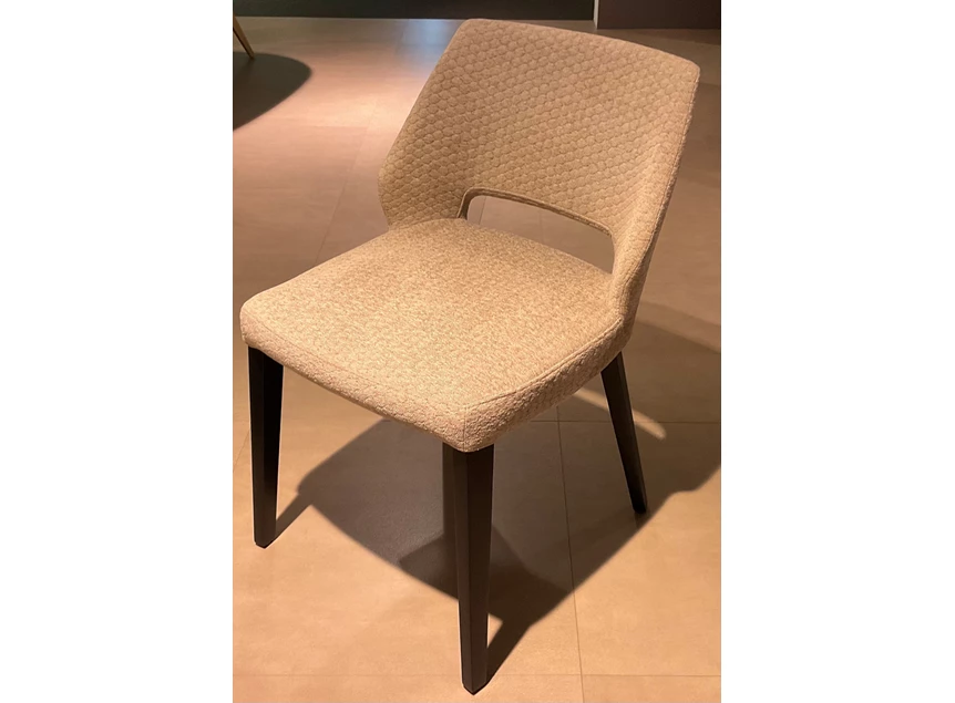 stoel en Lena toonzaalmodellen