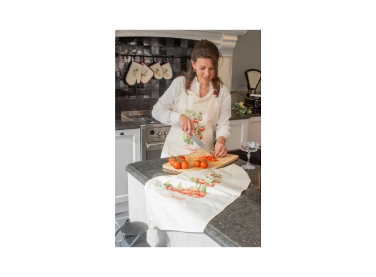 schort VIVA tomato 74x85 sfeerfoto