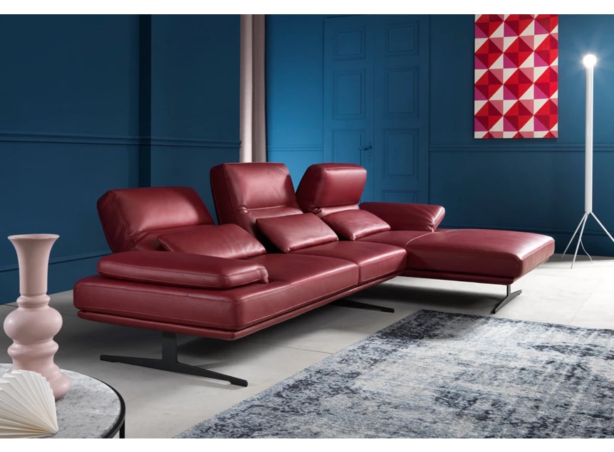 Zijkant Salon Stupore met longchair leder rood Franco Ferri