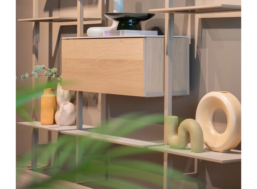 Detail Wandrek Stripe metaal latte gerookt glas eik bianco Bert Plantagie
