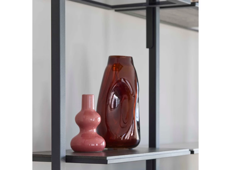 Detail schap Wandrek Stripe met tv ophang metaal antraciet glas eik fineer Bert Plantagie