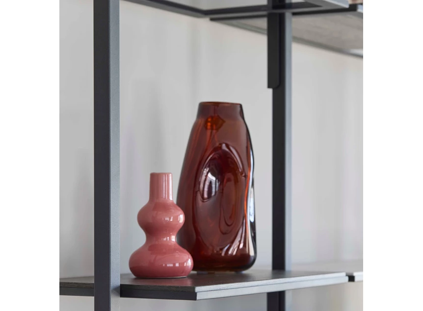 Detail schap Wandrek Stripe met tv ophang metaal antraciet glas eik fineer Bert Plantagie