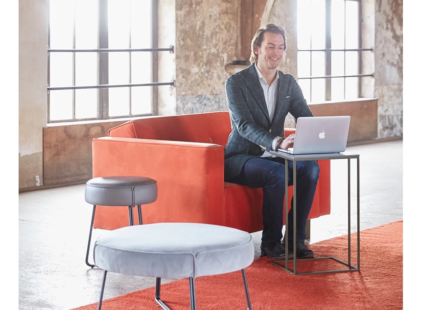 Office Bijzettafel Wireless blad hout donker eik poot rvs Bert Plantagie