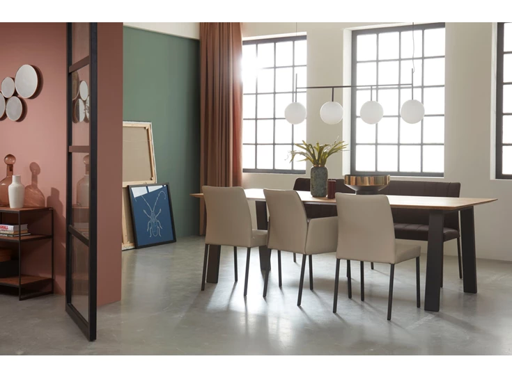 Sfeerfoto Eettafel Wik Table Talk massief eik Bert Plantagie