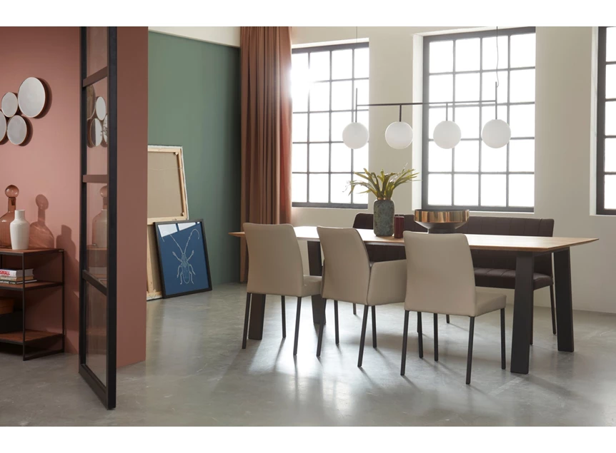Sfeerfoto Eettafel Wik Table Talk massief eik Bert Plantagie