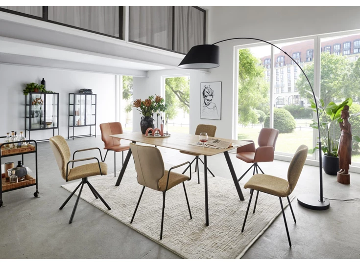 Sfeerfoto Eettafel Tube actie massief hout rustiek eik Bert Plantagie