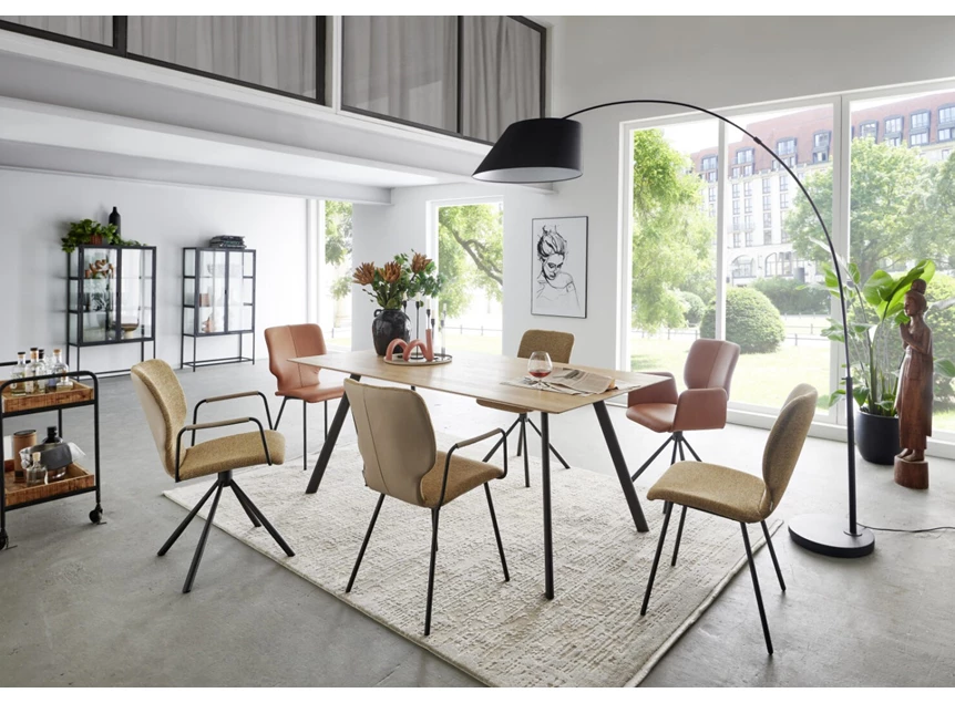 Sfeerfoto Eettafel Tube actie massief hout rustiek eik Bert Plantagie