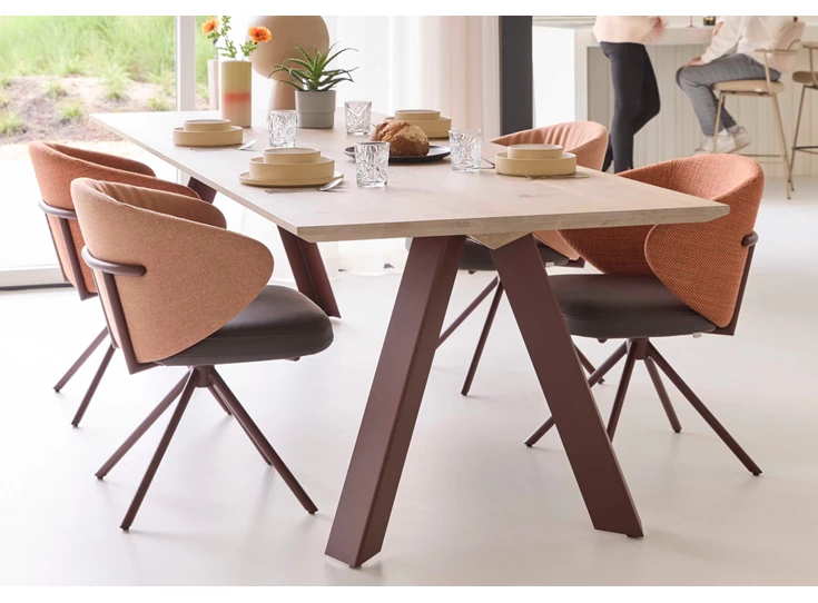 Eettafel Tristan Steel massief hout metalen onderstel Bert Plantagie