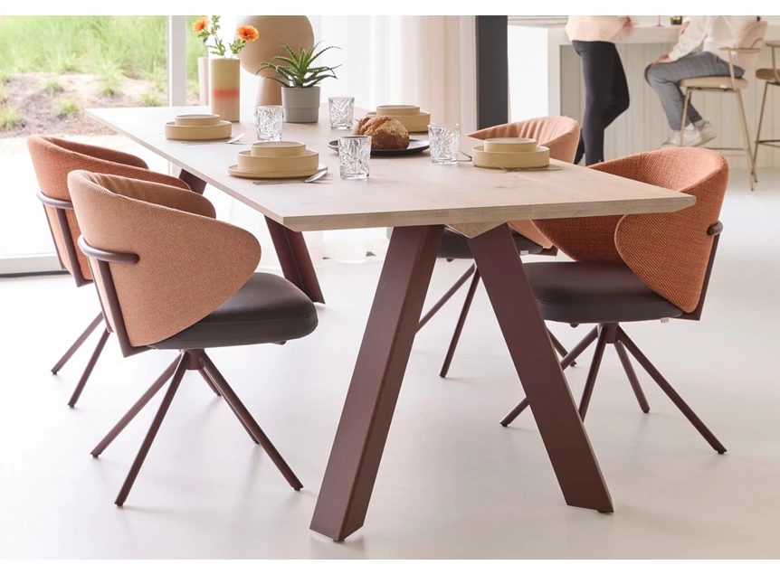 Eettafel Tristan Steel massief hout metalen onderstel Bert Plantagie