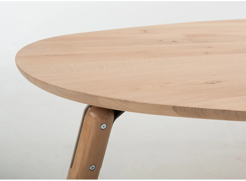 Detail Eettafel Trinity driehoekig massief hout eik natuur Bert Plantagie