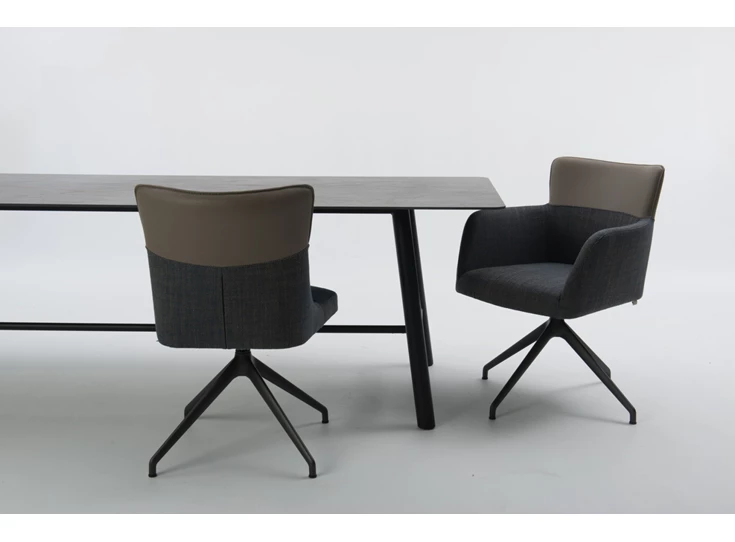 Met stoelen Eettafel Tane blad Dekton onderstel metaal Bert Plantagie