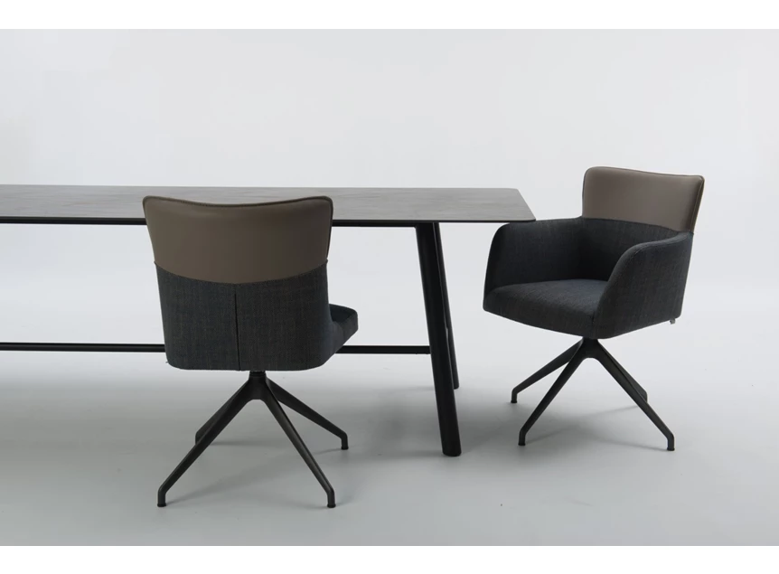 Met stoelen Eettafel Tane blad Dekton onderstel metaal Bert Plantagie