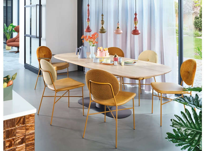 Sfeerfoto Eettafel Plat Ovaal Table Talk massief hout eik Bert Plantagie