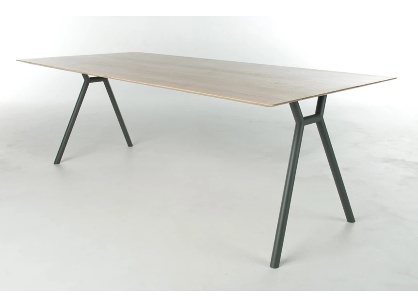 Eettafel Parade Table Talk massief hout eik natuur onderstel metaal Bert plantagie