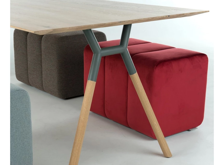 Detail poot Eettafel Parade Table Talk massief hout eik natuur Bert plantagie