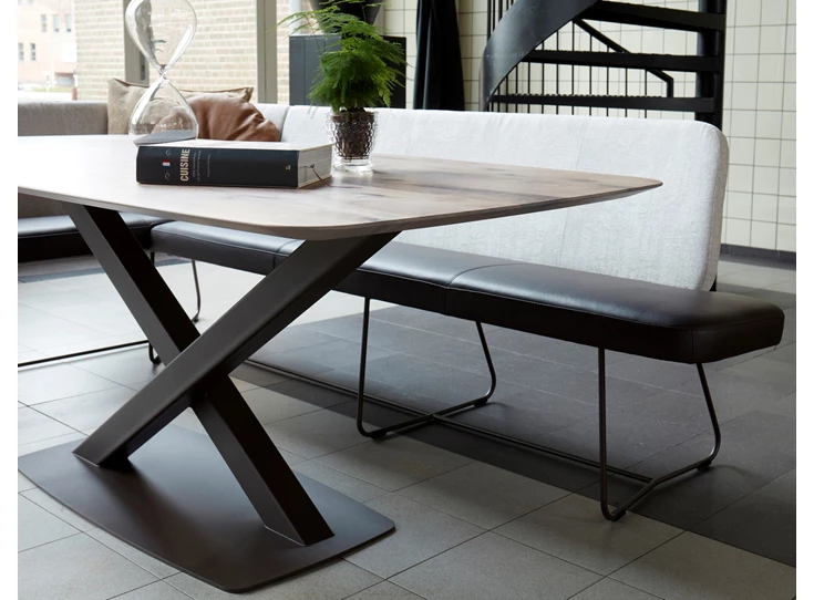 Zijkant Eettafel Oxxi Table Talk bootvorm massief hout Amerikaans noot Bert Plantagie