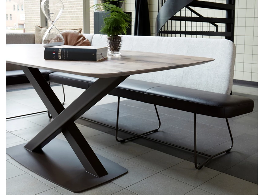 Zijkant Eettafel Oxxi Table Talk bootvorm massief hout Amerikaans noot Bert Plantagie