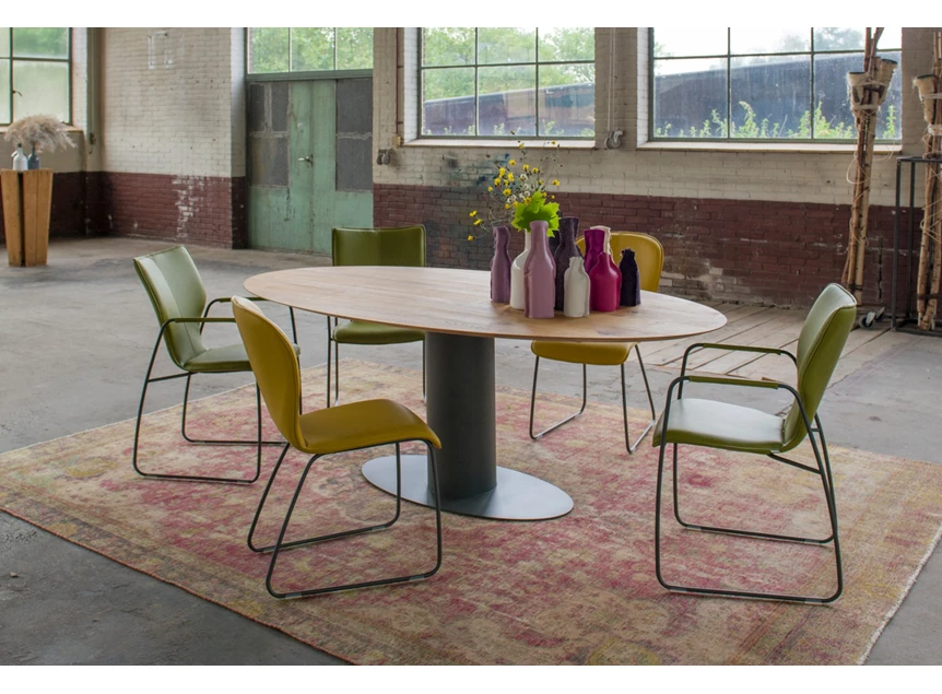 Sfeerfoto Eettafel Oval ovaal massief hout eik naturel Bert Plantagie
