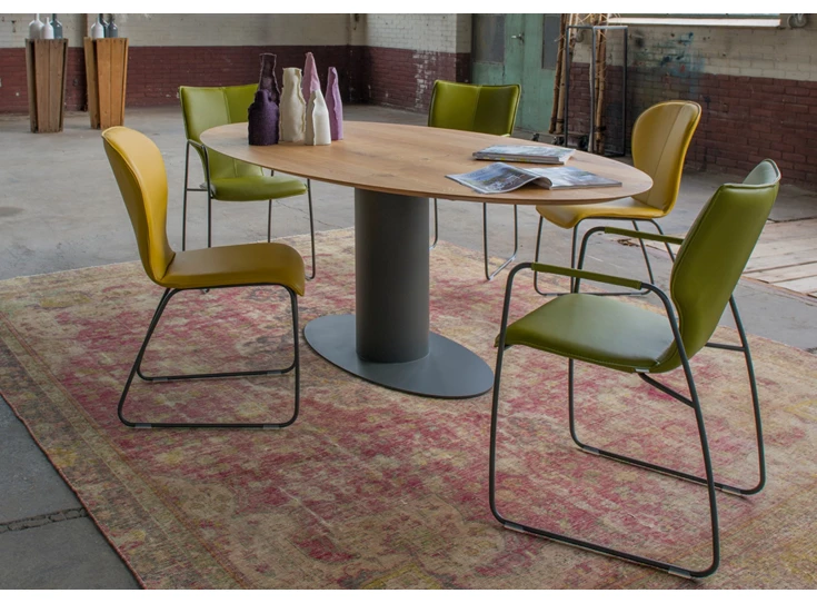 Zijkant Eettafel Oval ovaal massief hout eik naturel Bert Plantagie