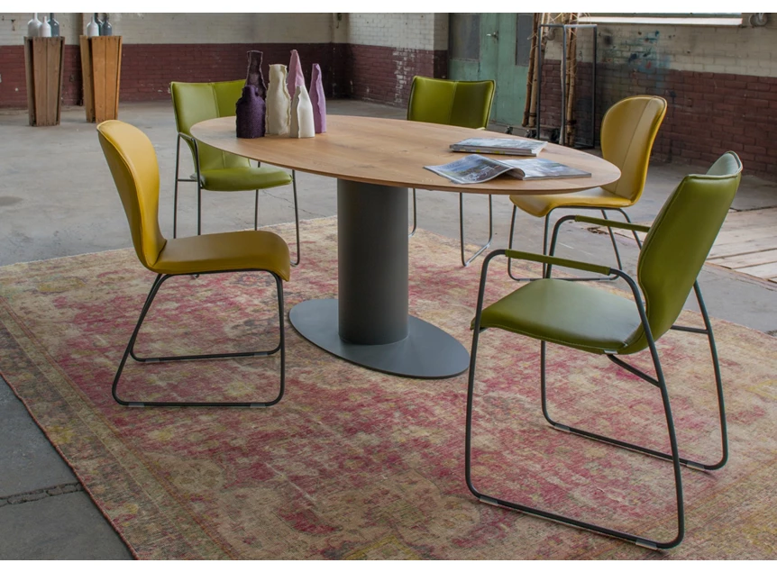 Zijkant Eettafel Oval ovaal massief hout eik naturel Bert Plantagie