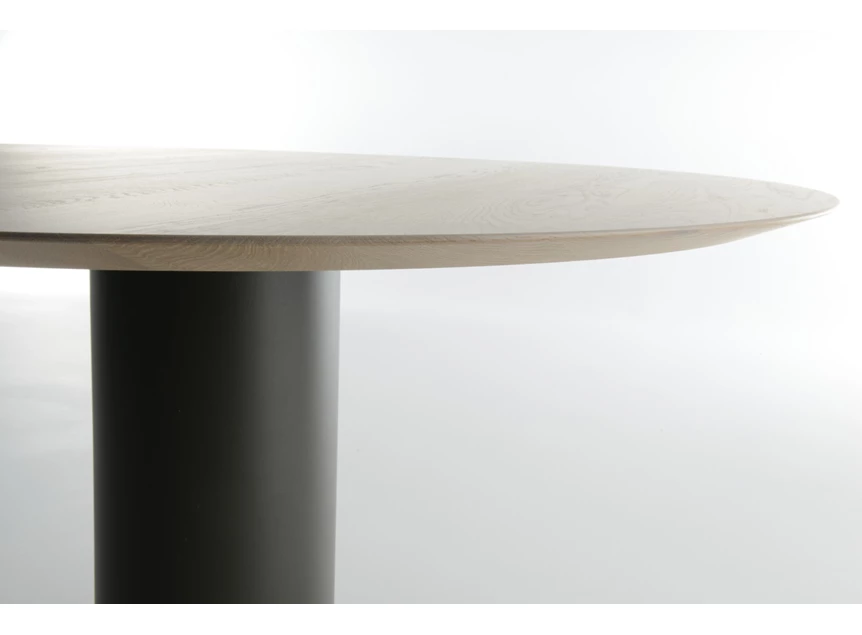 Detail bladrand Eettafel Oval rond massief hout lichte eik Bert Plantagie