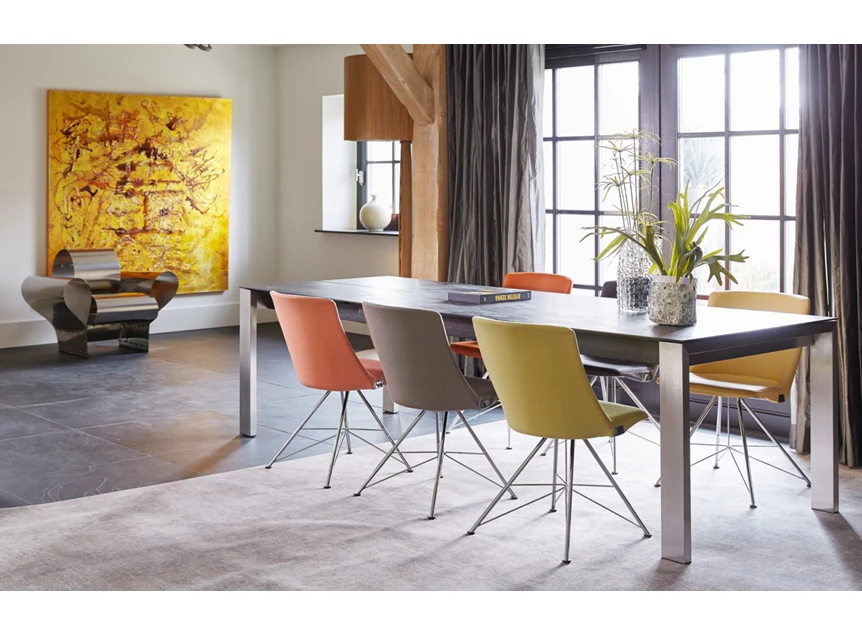 Sfeerfoto Verlengbare eettafel Opis blad Dekton donker natuursteenlook Bert Plantagie