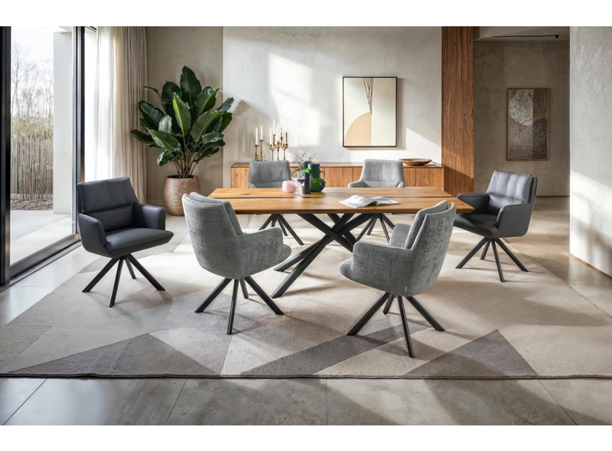 Sfeerfoto Eettafel Maas massief hout eik epoxy antraciet Bert Plantagie